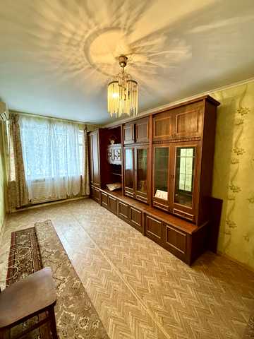 Металургів вул., 17