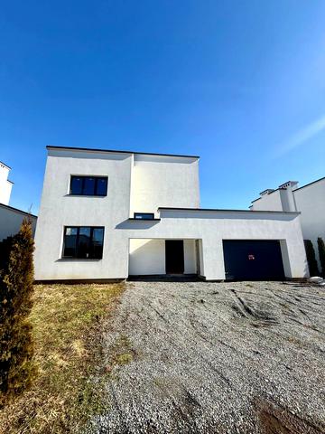 Довбуша вул., 3