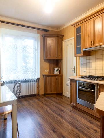 Сергія Єфремова вул., 17