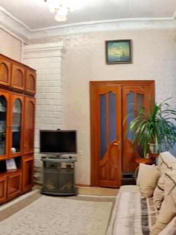 Гімназична вул., 30