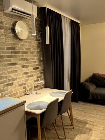 Академіка Лебедєва вул., 1/7