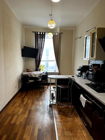 Сергія Єфремова вул., 25