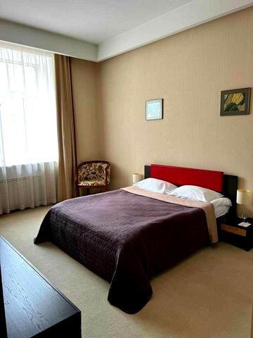 Дмитрівська вул., 62/20