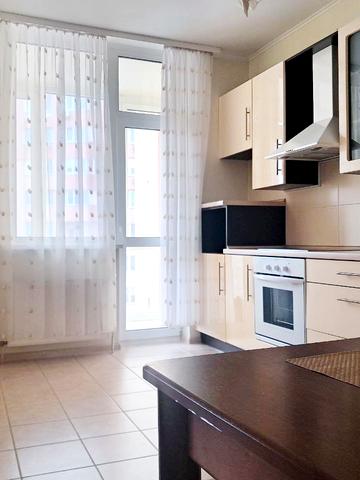 Валерія Лобановського просп. (Червонозоряний), 6-В