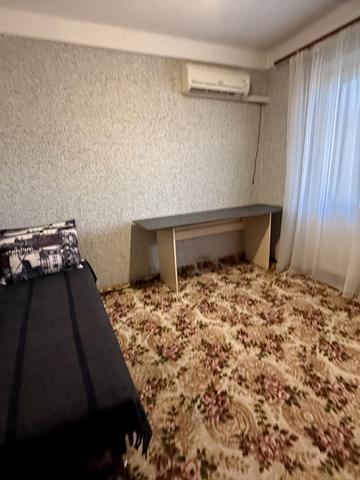 Богатирська вул., 18