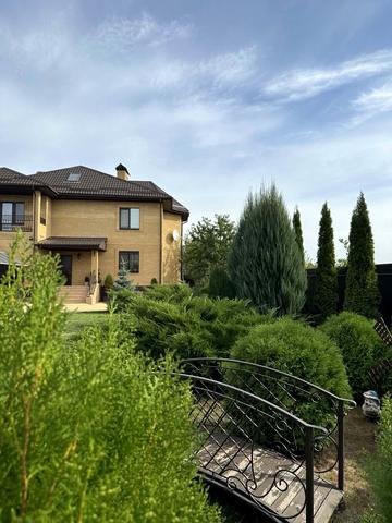 Веретенівська вул., 17