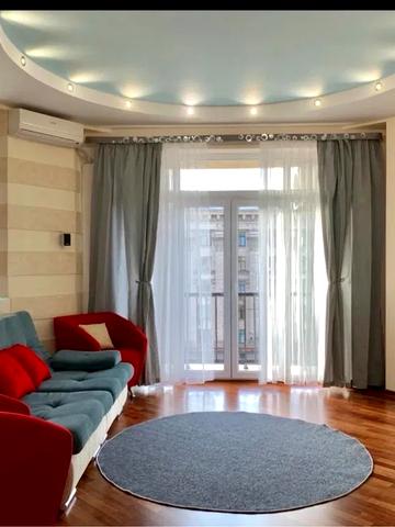 Хрещатик вул. (Kreschatic), 13