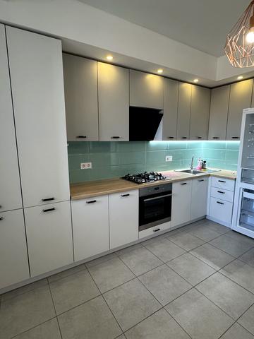 Волошкова вул., 1