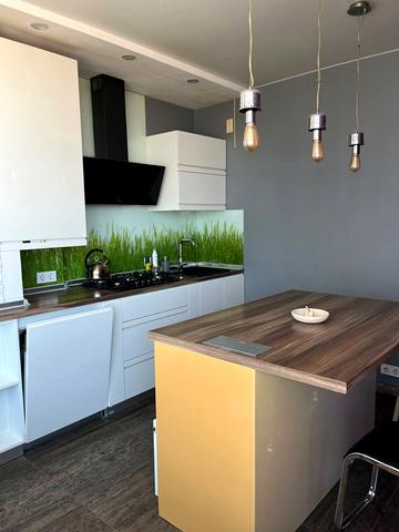 Практична вул., 8