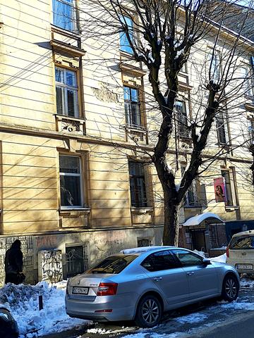 Миколи Леонтовича вул., 8