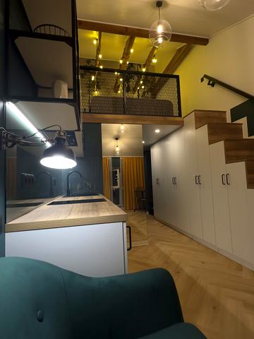 Вишнева вул., (Будинок)