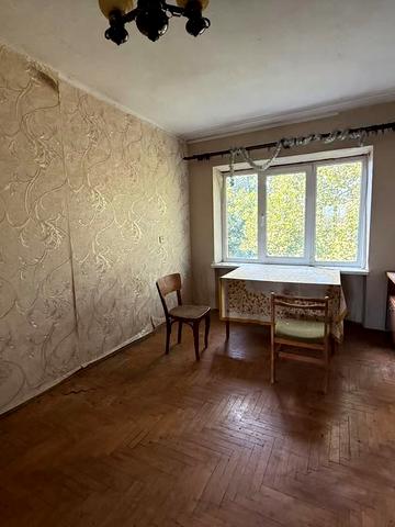 Станційна вул., 11