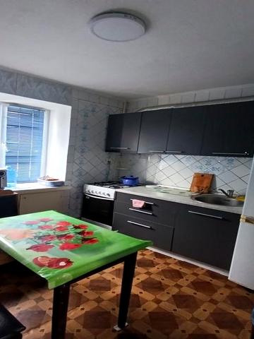 Космонавтів вул., 7а