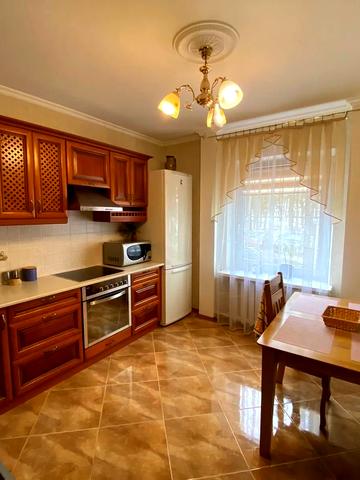 Мілютенка вул., 17-В