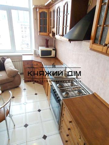 Велика Васильківська вул. (Червоноармійська), 111/113