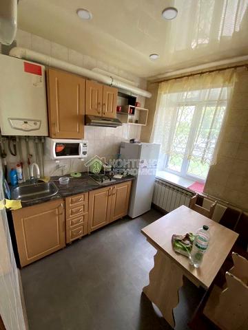 Зброярська вул., 10/14