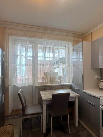 Молодіжна вул., 62