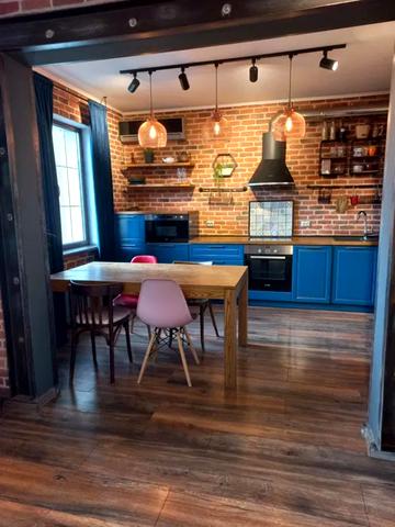 Анни Ахматової вул., 43