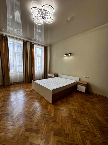 Пантелеймона Куліша вул., 1