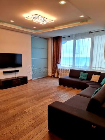 Літературна вул., 1а