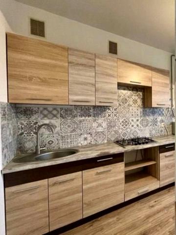 Львівська вул., 17