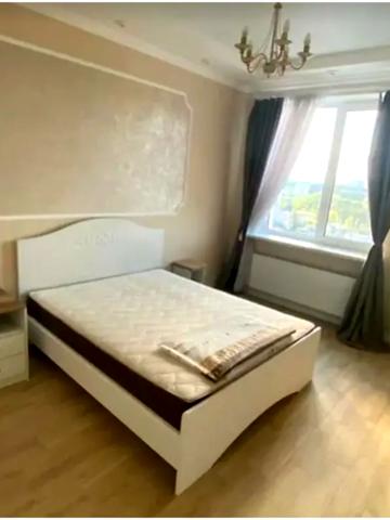 Кирило-Мефодіївська вул., 2