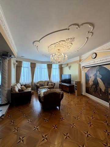 Лесі Українки бульв., 23