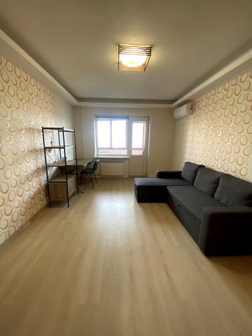 Срібнокільська вул., 8