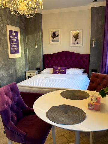 Велика Васильківська вул. (Червоноармійська), 71