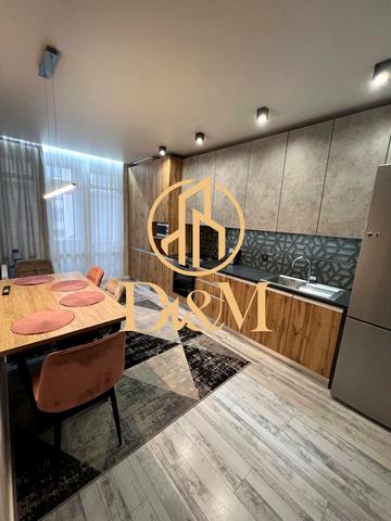 Юнацька вул., 8