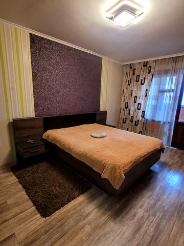 Срібнокільська вул., 14