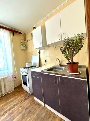 Івана Величковського вул., 24