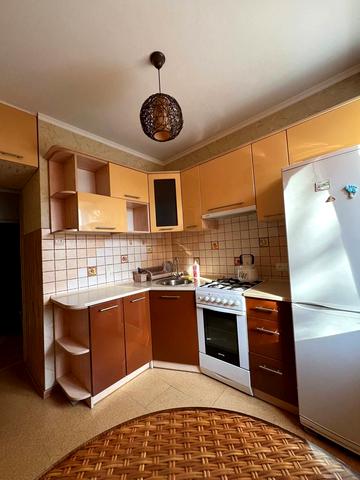 Професора Якима Яреми вул., 4