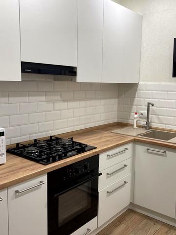 Яблунева вул., 11