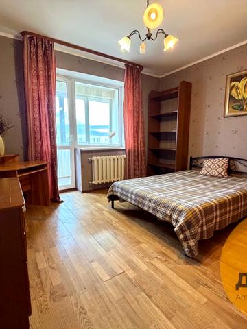 Анни Ахматової вул., 13-Д