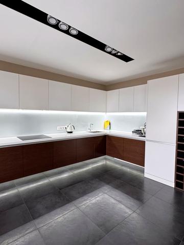 Вячеслава Чорновола вул., 11