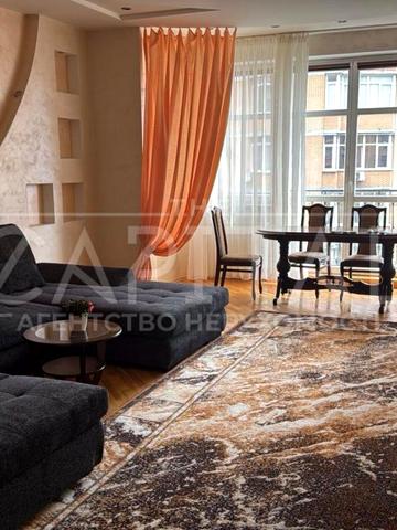 Євгена Коновальця вул. (Щорса), 32-Б