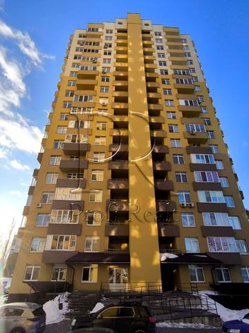 Привокзальна вул., 2/4