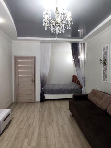 Середньофонтанська вул., 35