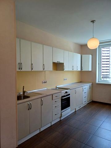 Анни Ахматової вул., 30