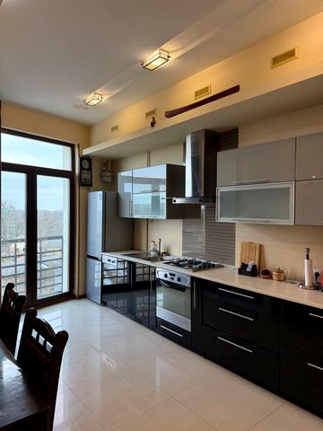 Майорівка вул., 9