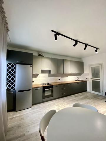 Весняна вул., 12