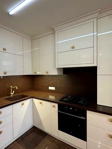 Юнацька вул., 17