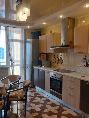 Валерія Лобановського просп. (Червонозоряний), 6-В