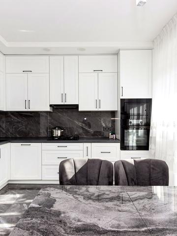 Бережанська вул., 18