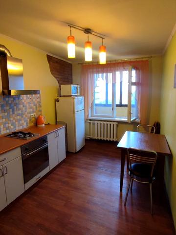 Чеська вул., 6