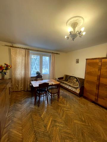 Євгена Патона вул., 27