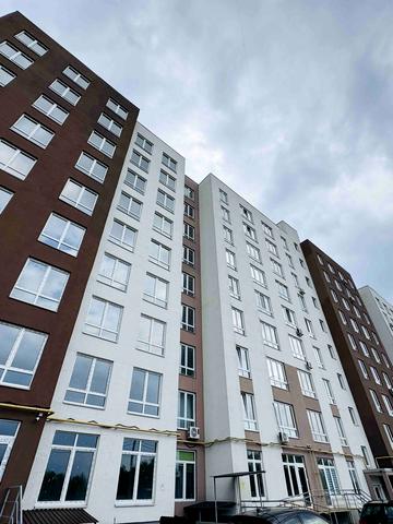 Князя Володимира Великого вул., 14