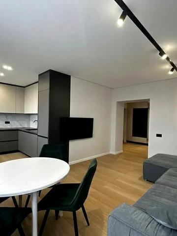 Володимира Івасюка вул., 10