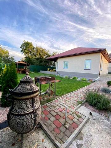 Янтарна вул., 1